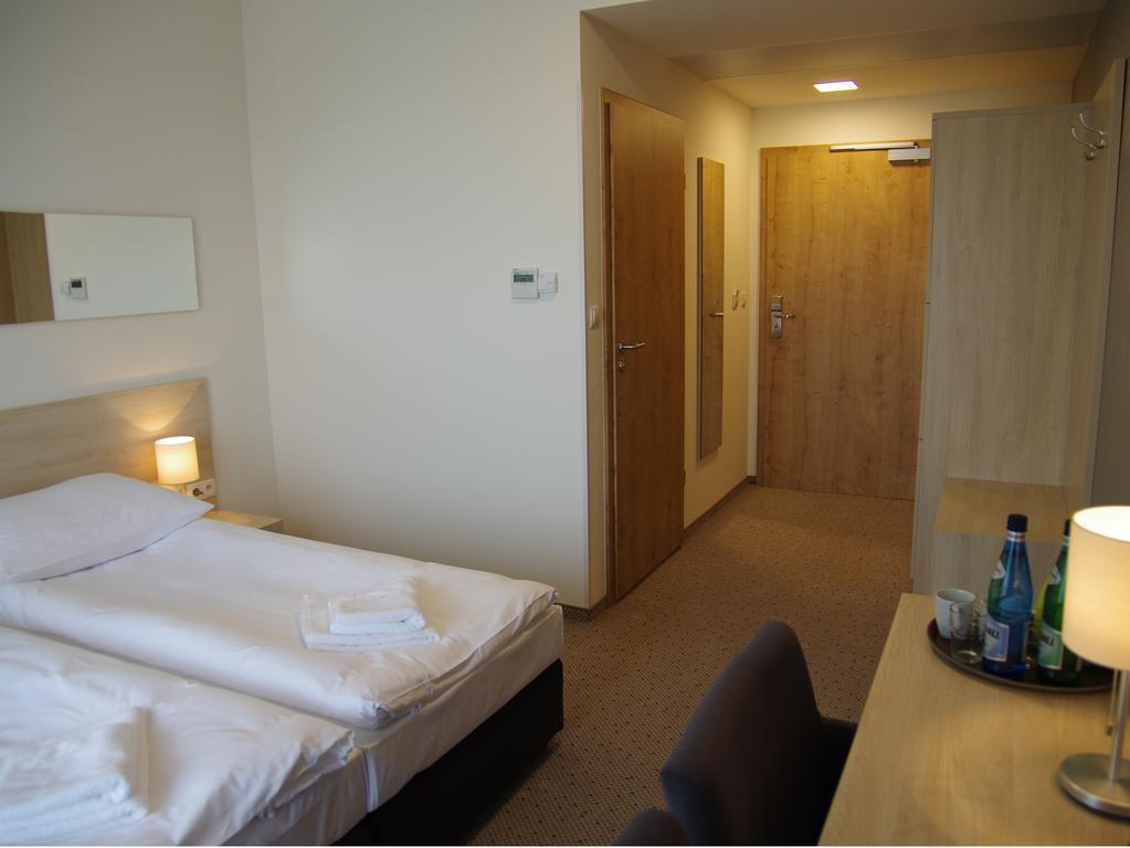 Hotel Uniejow Eksteriør bilde