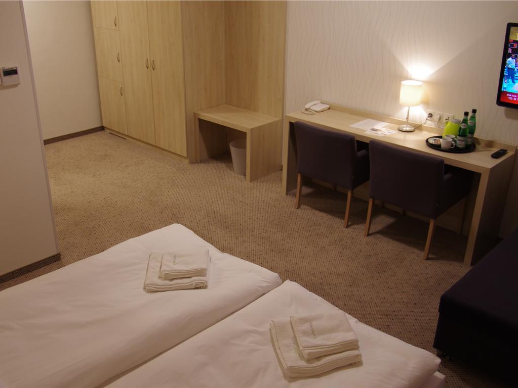 Hotel Uniejow Rom bilde
