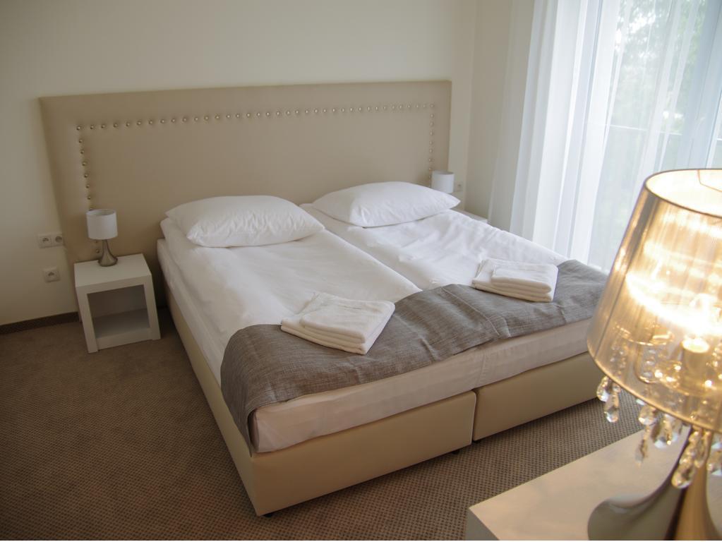 Hotel Uniejow Rom bilde